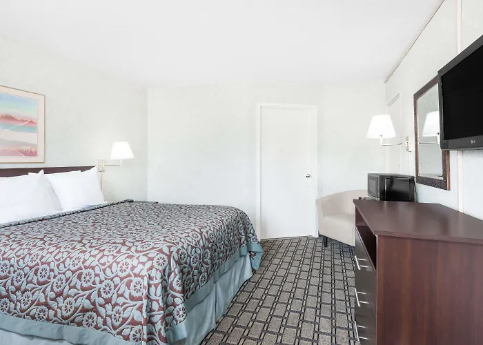 Days Inn By Wyndham St Clairsville