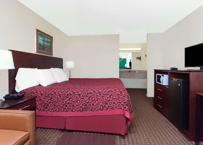 Days Inn By Wyndham Columbia Ne Fort Jackson