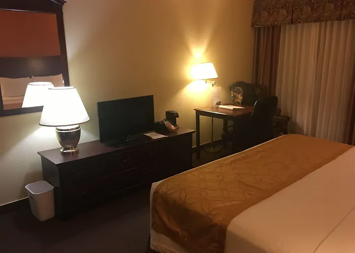 Days Inn & Suites By Wyndham Red Rock-Gallup