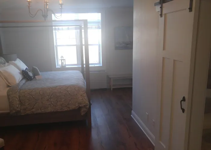 Harbor House Inn