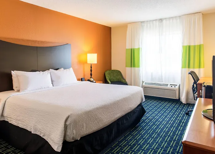 Fairfield Inn & Suites Canton