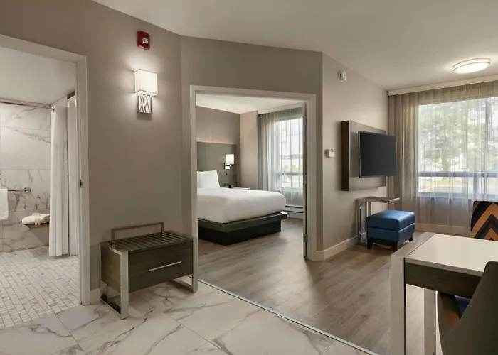 Embassy Suites By Hilton Montreal Airport