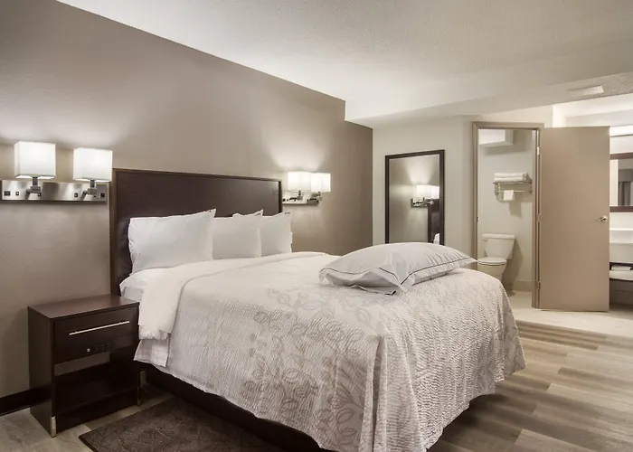Red Roof Inn Plus & Suites Erie