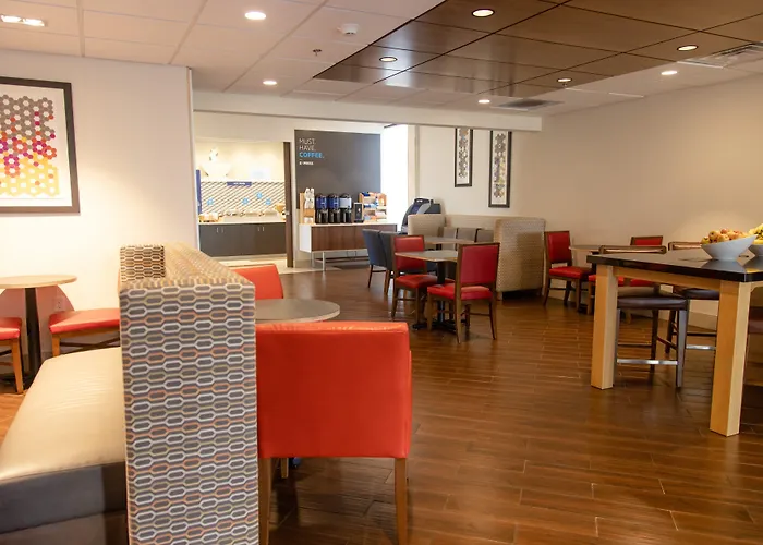 Holiday Inn Express Marshfield - Springfield Area By Ihg