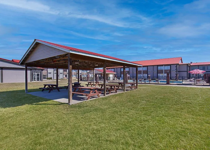 Ramada By Wyndham Bowling Green