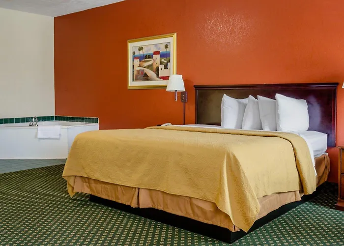 Econo Lodge Inn & Suites Philadelphia Ms