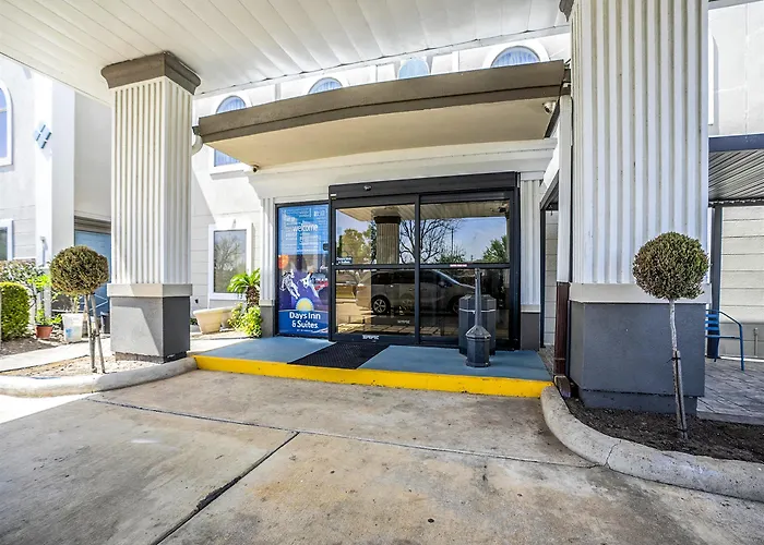 Days Inn & Suites By Wyndham Webster Nasa-Clearlake-Houston