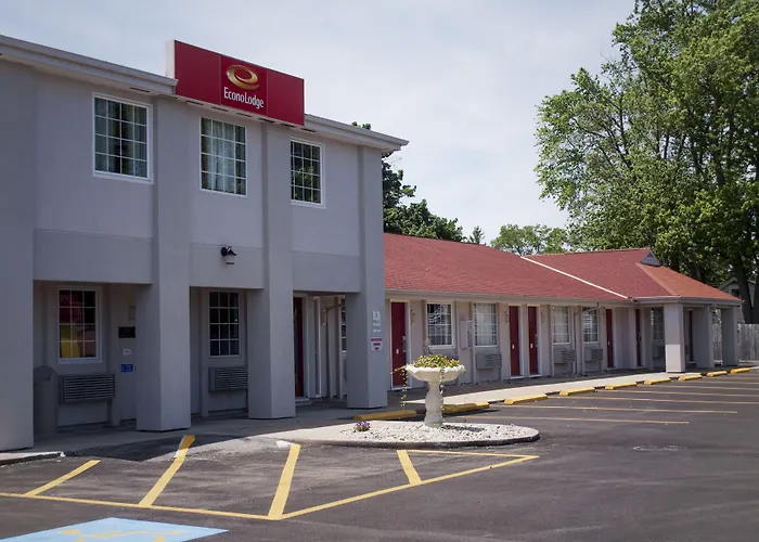 Econo Lodge Inn&Suites South