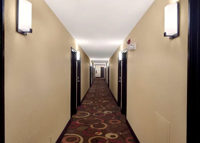 Super 8 By Wyndham Joplin