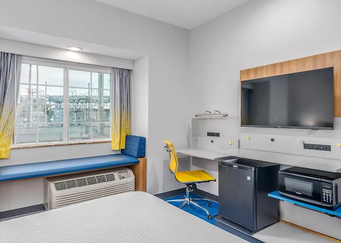 Microtel Inn & Suites By Wyndham Montgomery