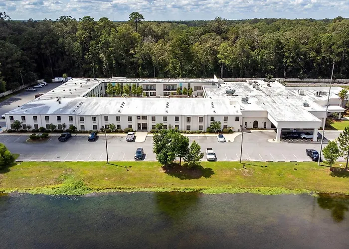 Cottonwood Suites Savannah Hotel & Conference Center