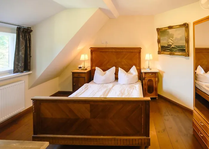 Hotel Schloss Grochwitz (garni)