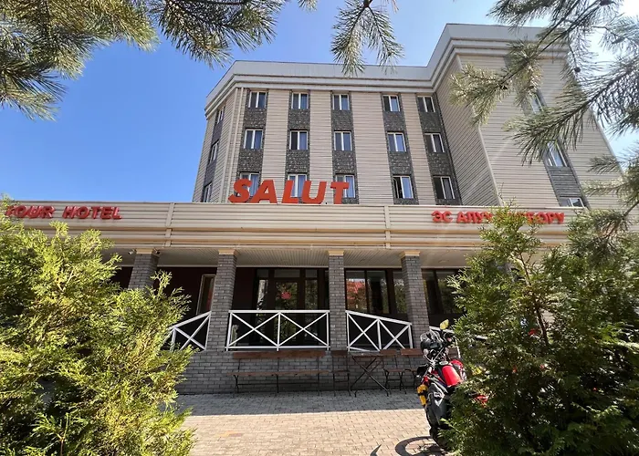 Salut Hotel