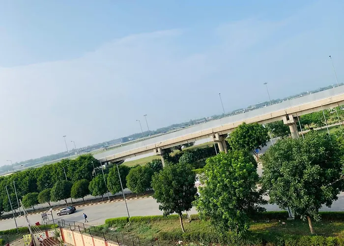 Mahadev Hotel !! Near Chandigarh Int'L Airport !