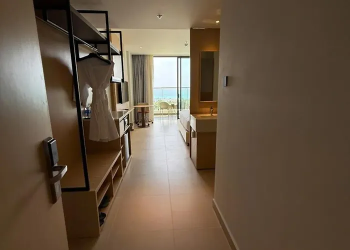 Arena Cam Ranh Seaview - Near Airport