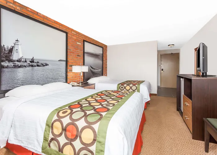Super 8 By Wyndham Sudbury On