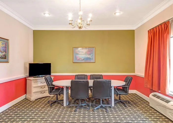 Days Inn & Suites By Wyndham Osceola Ar