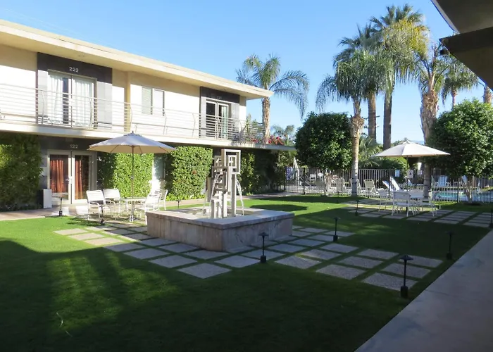 7 Springs Inn & Suites
