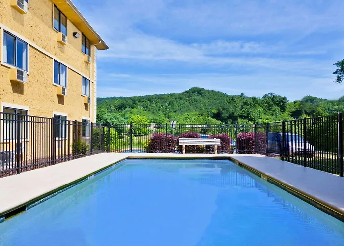Super 8 By Wyndham Chattanooga Lookout Mountain Tn