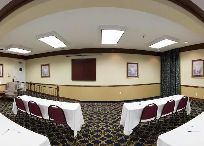 Days Inn & Suites By Wyndham Tahlequah