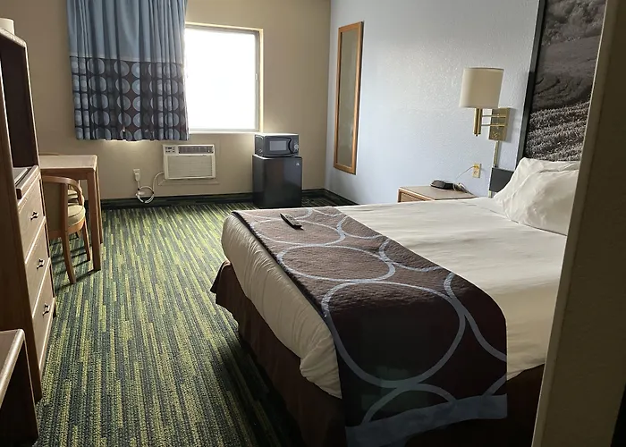 Boarders Inn & Suites By Cobblestone Hotels Waterloo Cedar Falls