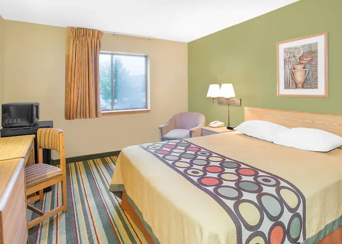 Super 8 By Wyndham East Moline