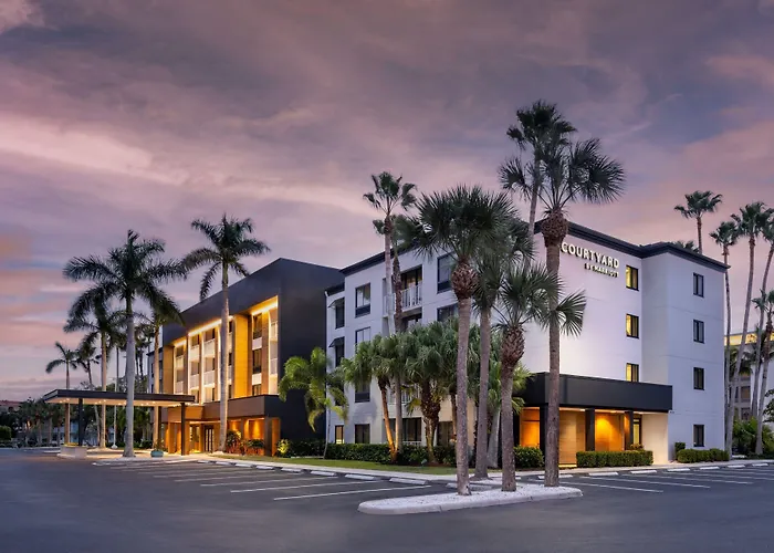 Courtyard By Marriott - Naples