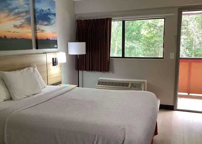 Days Inn By Wyndham Kingdom City