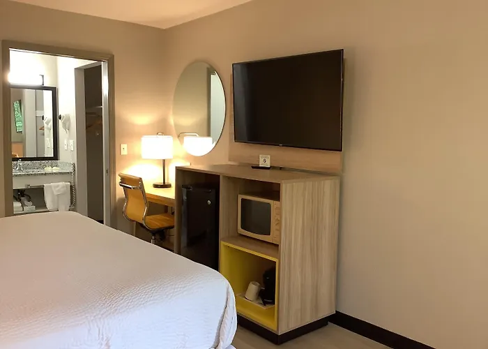 Days Inn By Wyndham Kingdom City