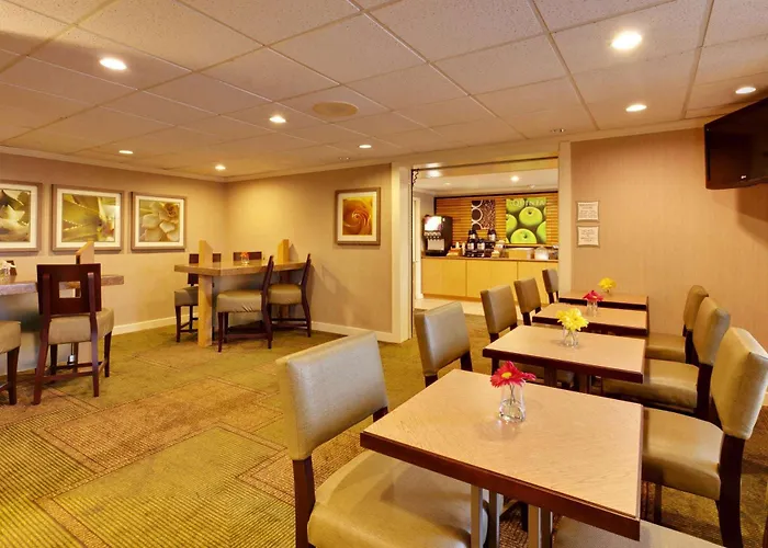 La Quinta By Wyndham Plattsburgh