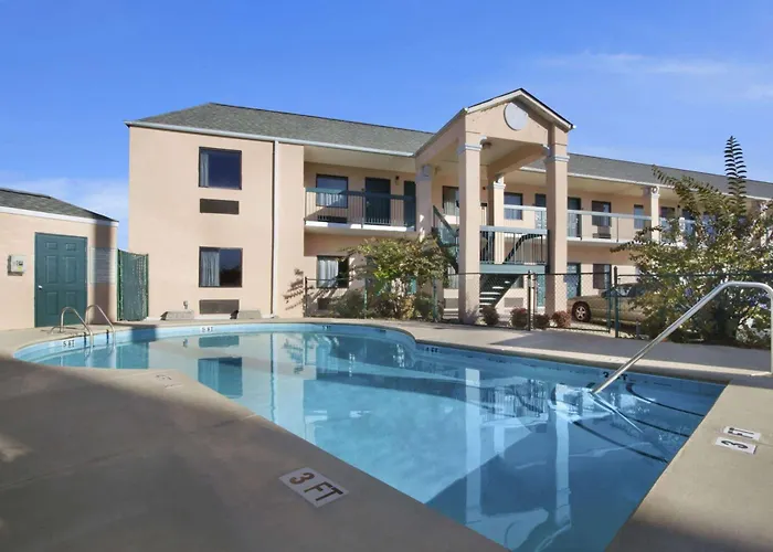 Days Inn By Wyndham Lexington-Columbia
