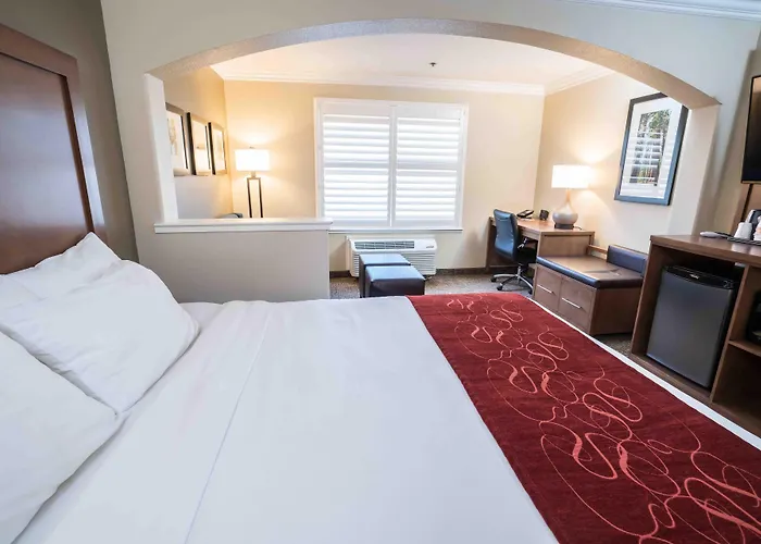 Comfort Suites Fresno River Park