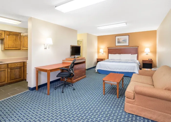 Days Inn By Wyndham Oak Grove/Ft. Campbell