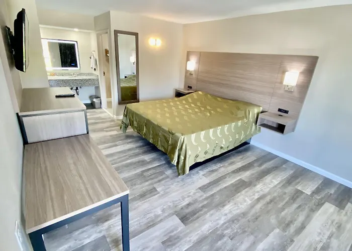 Brentwood Inn & Suites