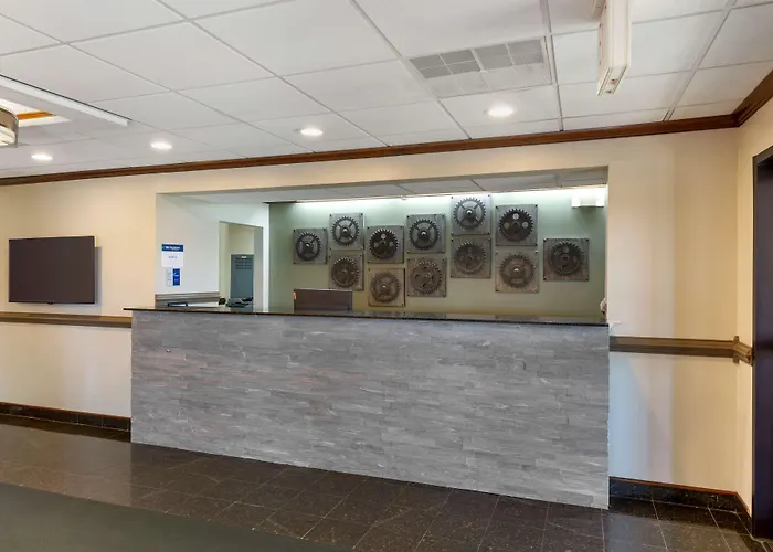 Best Western Plus South Hill Inn