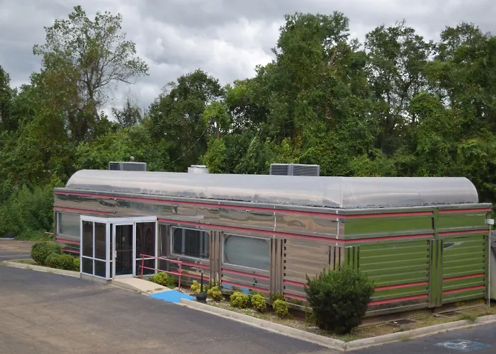 Value Inn - Livonia