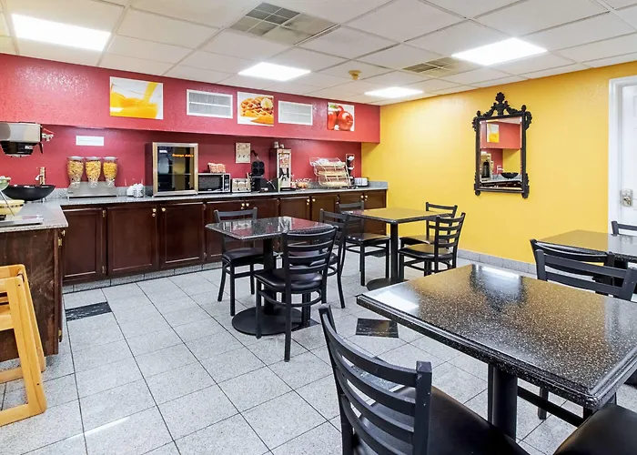 Quality Inn & Suites Dickson