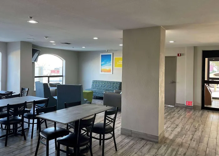 Days Inn By Wyndham Dallas Garland West