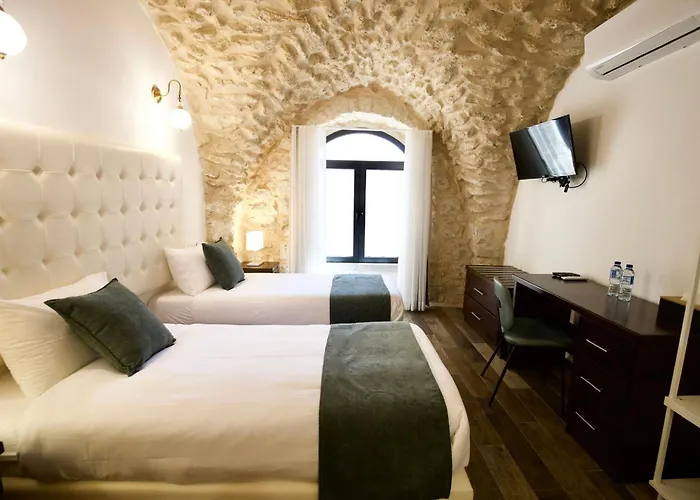 Petrakis Inn