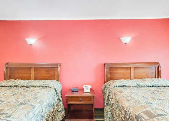 Knights Inn Paris
