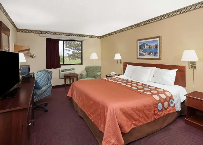 Super 8 By Wyndham Greenville