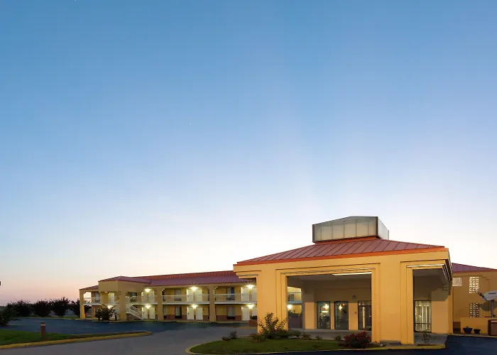 Super 8 By Wyndham Madison/Ridgeland Area