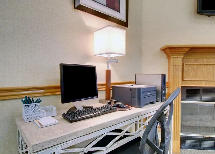 Columbia Inn & Suites