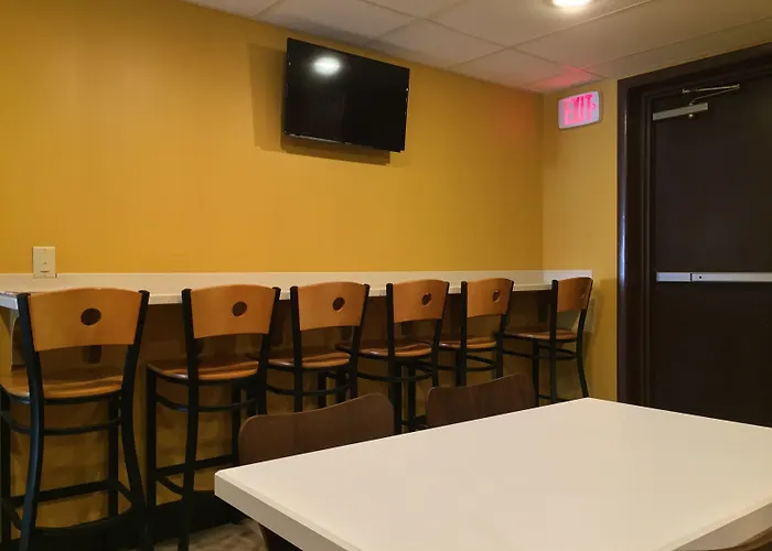 Super 8 By Wyndham Kenmore/Buffalo/Niagara Falls Area