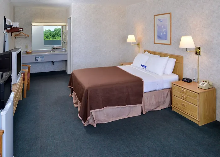 Quality Inn & Suites Vandalia Near I-70 And Hwy 51