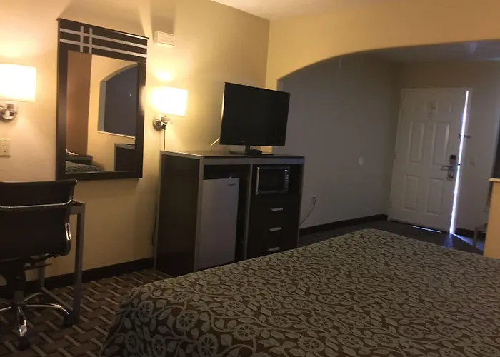 Days Inn & Suites By Wyndham Houston North - Spring