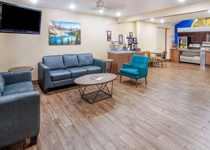 Days Inn & Suites By Wyndham Greeley