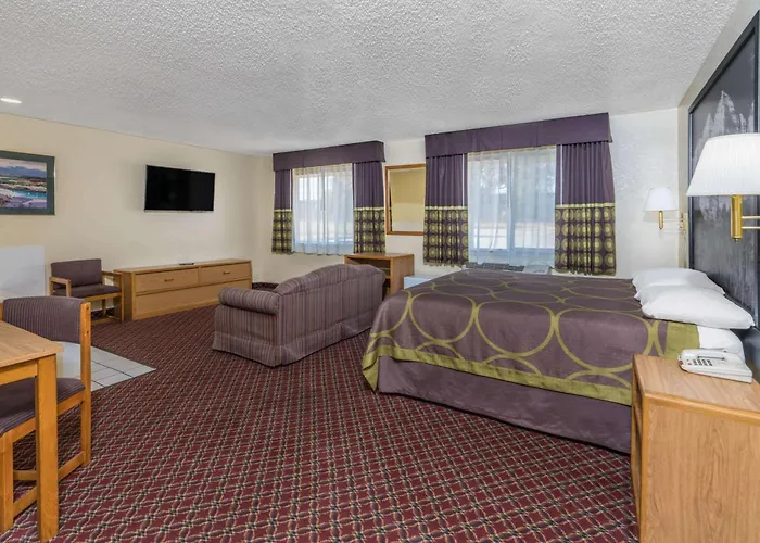 Super 8 By Wyndham Fountain