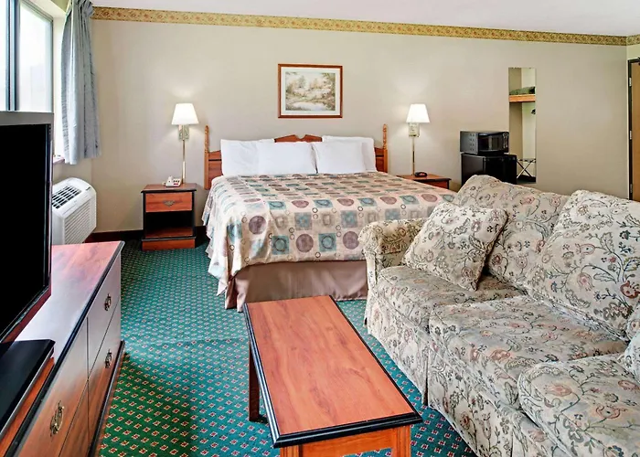 Super 8 By Wyndham Omaha Eppley Airport/Carter Lake