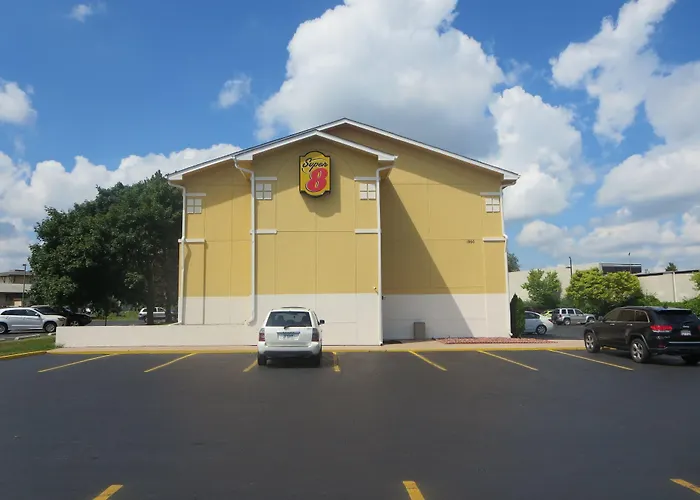 Super 8 By Wyndham Mundelein/Libertyville Area